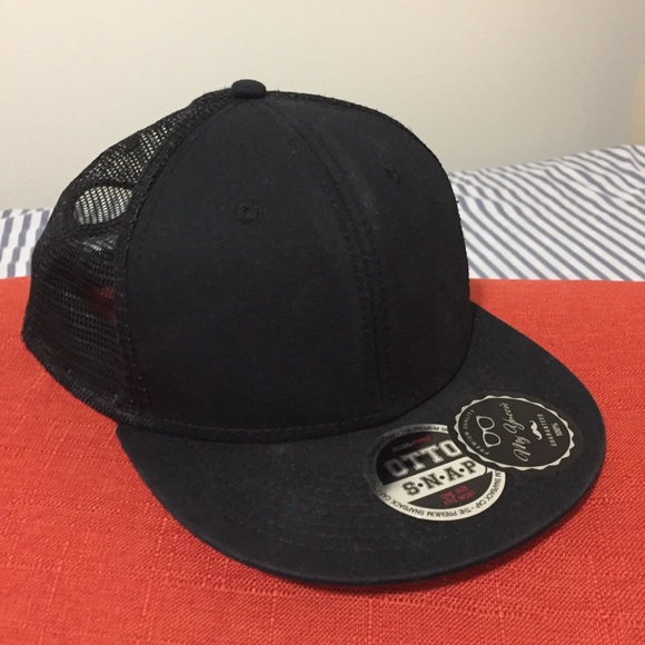 black snapback - Picture 3 of 3